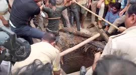 Officials rescue two men from well in northern India