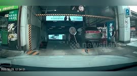 Vehicle drags motorist down into underground parking in China