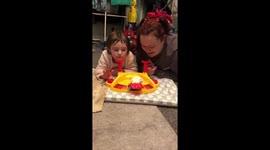 Mum and daughter playing pie watch till the end verrey funny