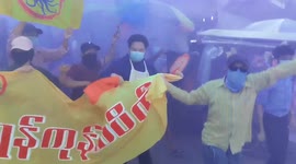 Protesters burn Burmese dictator Min Aung Hlaing’s pictures on his birthday