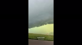 US: Skies Turn Green Amid Severe Weather In South Dakota 3