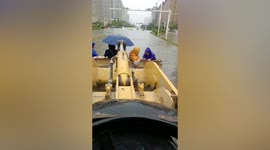 Man drives excavator to transport hundreds of residents through floods in China
