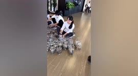 Man uses more than £6,000 worth of coins to pay for car in China