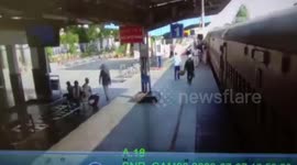 Vigilant cops rescue woman who slipped while boarding train in northern India