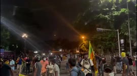 Police and protesters clash near srilankan pm house