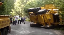 The harvester overturned, was driving on the road and overturned. A large loader came to help and lift a large 20 ton harvester.