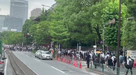 Japan: Thousands Of Mourners Line Up To Lay Flowers At Shinzo Abe’s Funeral Venue 4