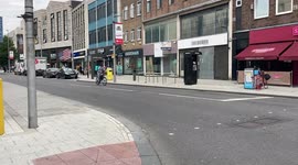 Deliveroo Cycle Rider blatantly and deliberately jumps red light in Southampton Town Centre.