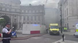 UK: Fire Breaks Out In Trafalgar Square Sending Plume Of Smoke Over Central London