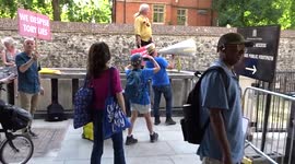 Boris Johnson motorcade trolled by Steve Bray on day one of Tory leadership vote