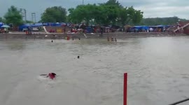 Police officers rescue drowning man in India