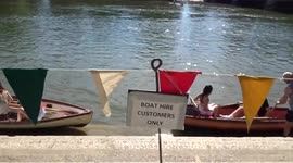 Londoners enjoy day out at Richmond Riverside during heatwave 2022