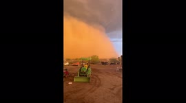 Sky turns orange as dust storm hits Arizona