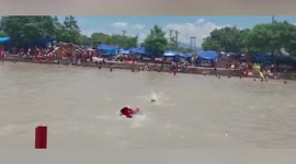 Brave cop rescues man from drowning in northern India