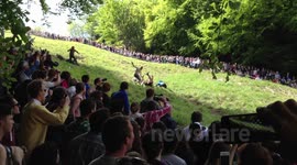 Cheese Rolling 2013 Race #4 @ Cooper's Hill, Gloucestershire, UK