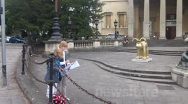 Gromit sculptures in Bristol: Golden Gromit