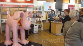 Gromit sculptures in Bristol: A Close Shave