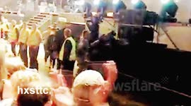 Rihanna appears to be drunk at the Kings of Leon concert