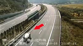 Passing drivers help save minibus passenger after crash