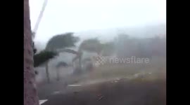 Huracan patricia categoria 5 entrando a tenacatita con  vientos arriva de los 300km