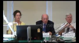 TOP UK Councillor trys to ban cameraman from public meeting