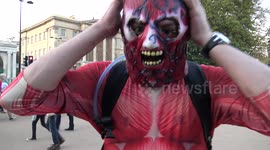 Hundreds take part in Halloween roller skate in London