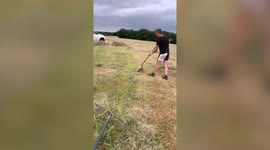 Students make DIY swimming pool using hay bales to beat heatwave