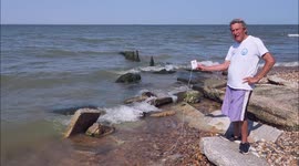 UK heatwave: Man attempts to measure Sea Temperature on Kent coast