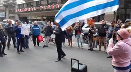 Anti-vaccines demonstrated in front of the Judiciary in support of the Judge who prohibited vaccination in children.