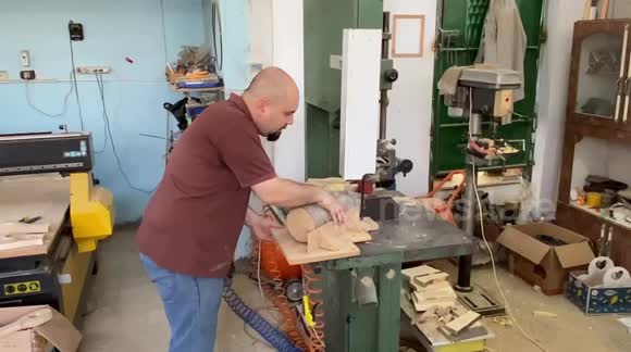 Architect produces wooden products as a creative outlet and an additional source of income.