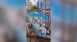 Sunbed wars: Holidaymakers race to reserve hotel loungers at hotel in Tenerife