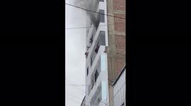 Over 40 Peruvians trapped in commercial building blaze in Lima