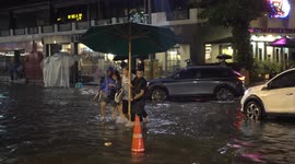 Torrential rain hits northern Thailand and causes traffic chaos