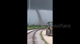 US: Large Waterspout Spotted Over Sabine Lake In Port Arthur, TX