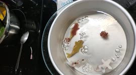 Vietnamese baker creates 3D fish and flower jelly cake