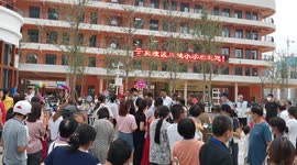 Footage Of Parents Picking Up Children In Yichang, China