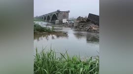 Four injured as vehicles fall into river after bridge collapses in northern China