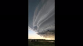 Gorgeous supercell storm forms in North West North Dakota July 22, 2022