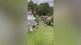Guests flee hotel following Philippines earthquake strike