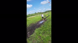 'Man hysterically slips into muddy water while walking through fields'
