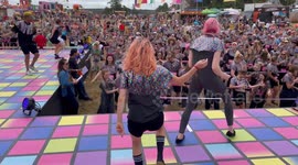 Camp Bestival breaks world record for largest disco dance with help from Sophie Ellis-Bextor