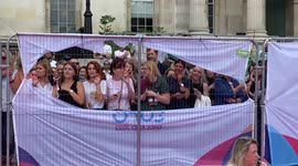 Crowds peer through fences as Lionesses celebrate Euro 2022 in front of packed Trafalgar Square