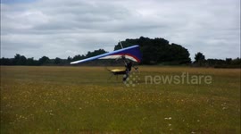 Hang glider landing fail - crashes into ground