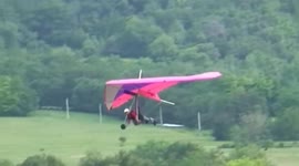 Hang glider landing fail - crashes into ground