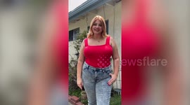 Professional selfie coach shares top tips to take perfect picture