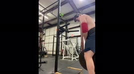 'Gym rat experiences an embarrassing fail moment while doing dips 
'