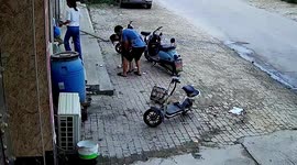 Man performs Heimlich manoeuvre to save boy from choking in China