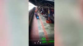 Vigilant cop saves members of family trying to board moving train in northern India