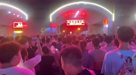 Angry couples demand refunds at overcrowded amusement park on Chinese Valentine's Day