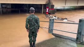 Heavy monsoon rains cause river to overflow on Thai-Myanmar border